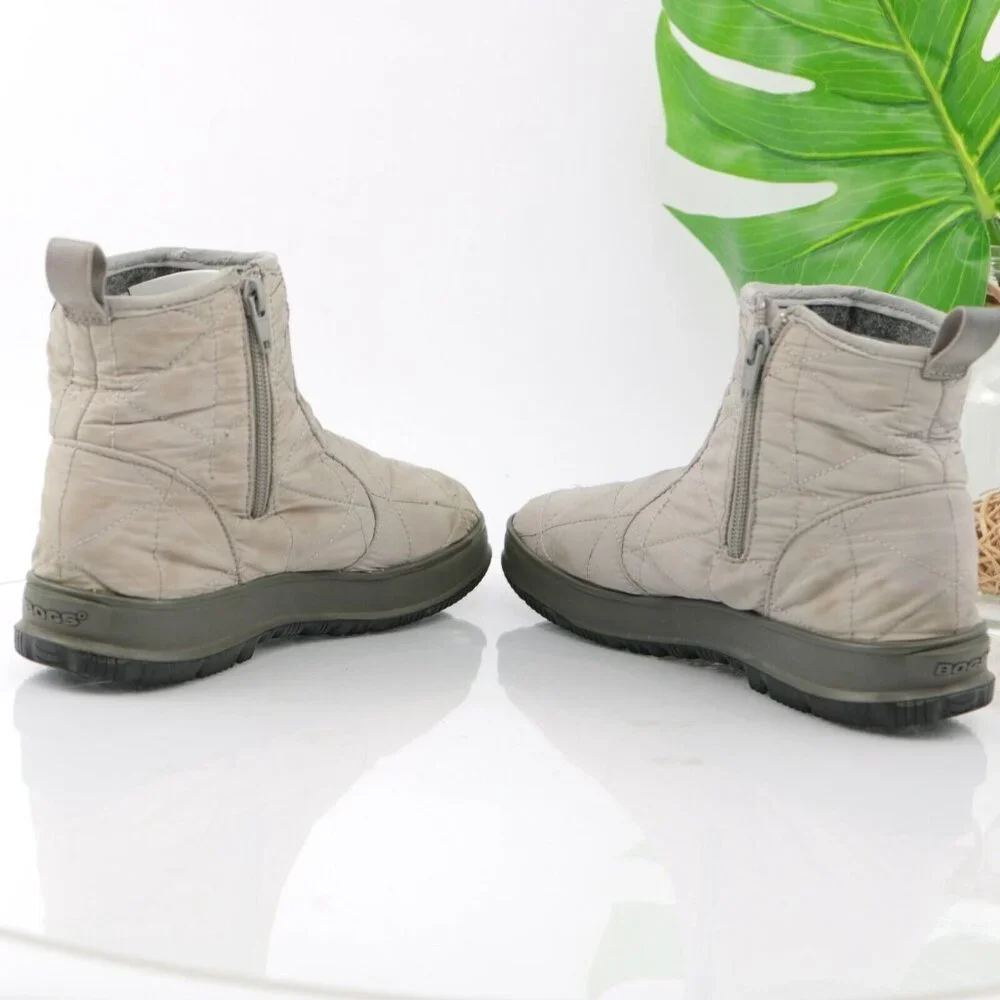 Bogs‎ Womens Snowday Boot Size 7 Waterproof Gray Beige Quilted Insulated Bootie